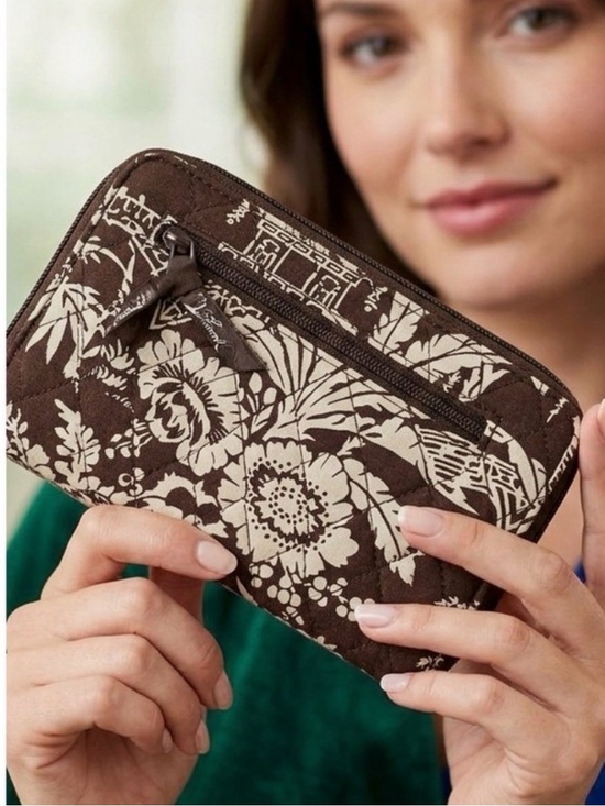 Vera Bradley Handbags - Vera Bradley Zipper Wallet Wristlet